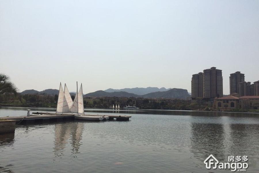 东海闲湖城图片